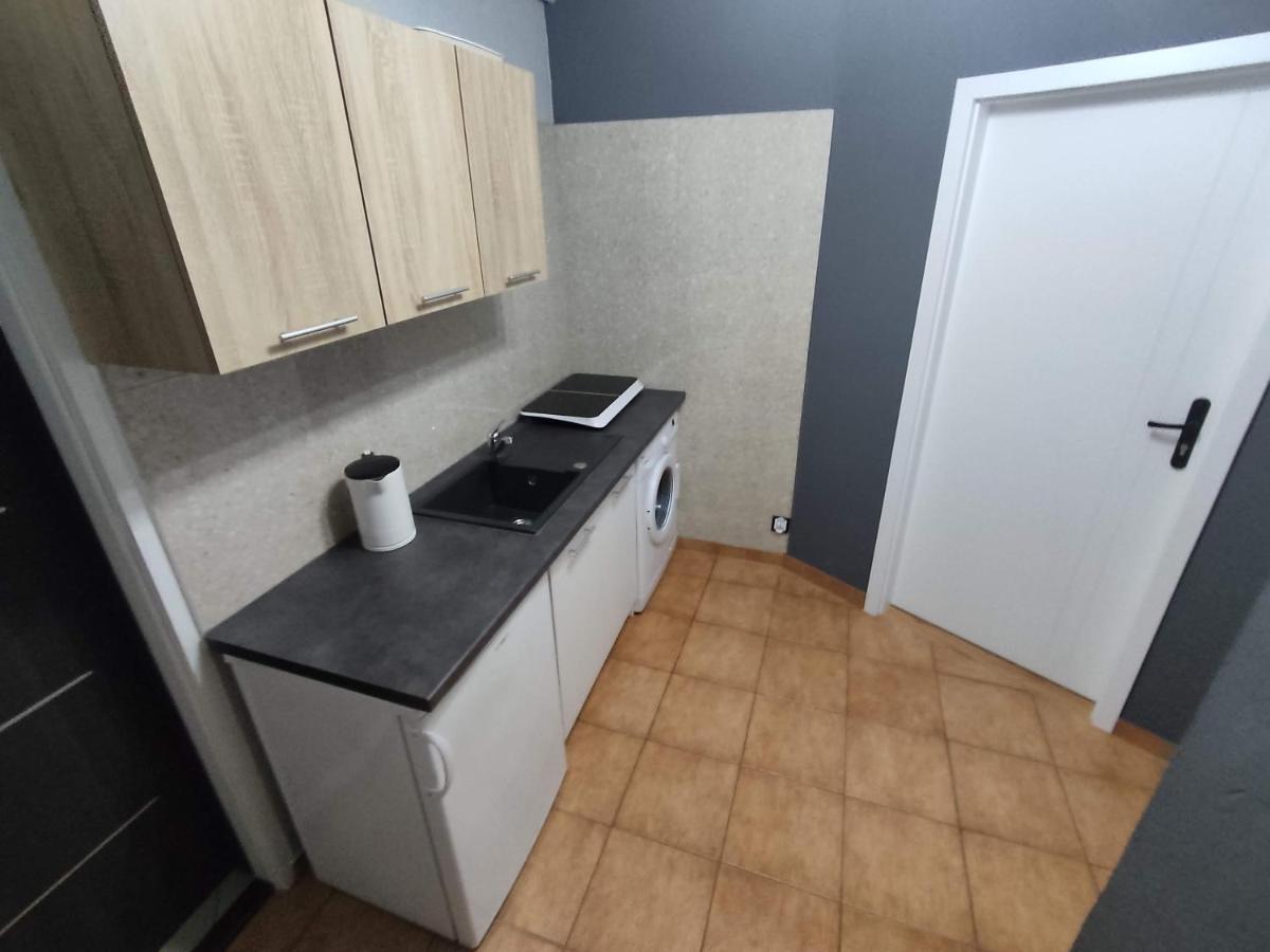 3030 Jana Spychalskiego 32 - Tanie Pokoje W Apartamencie - Samodzielne Zameldowanie - Self Check In Posen Exterior foto